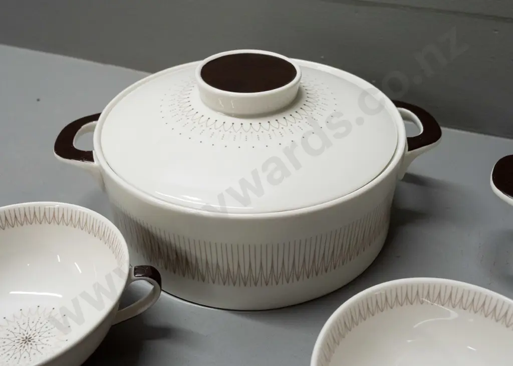 Royal Doulton Morning Star tableware - 2 lidded vegetable dishes - H-120 W-270 at handles - and 5 soup bowls Image 1++