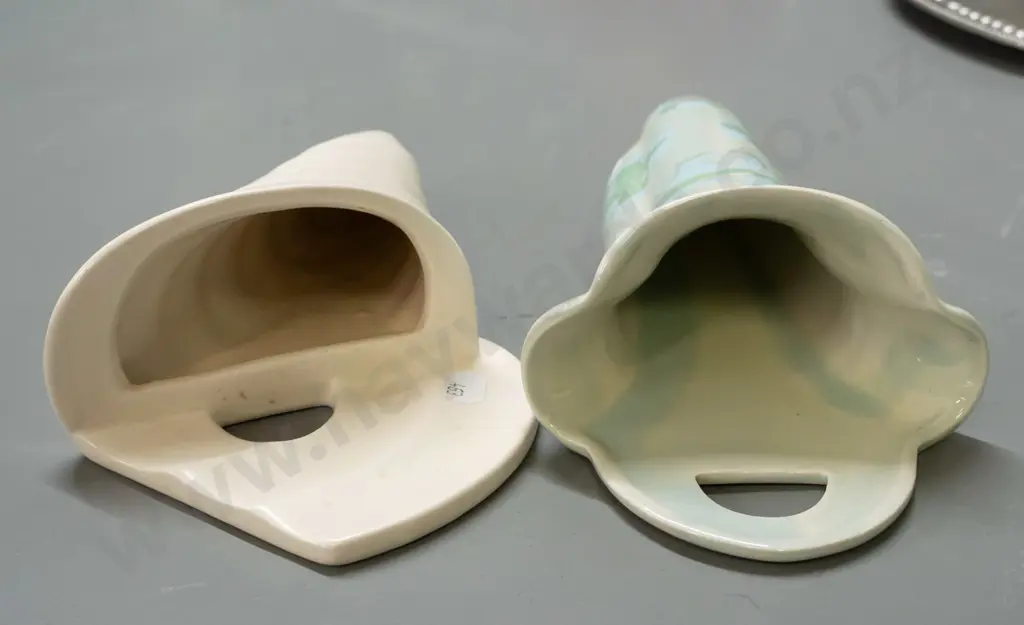 2 vintage Beswick wall pocket vases - ridged shell motif H-220 and a mottled blue green and cream basket Image 1++