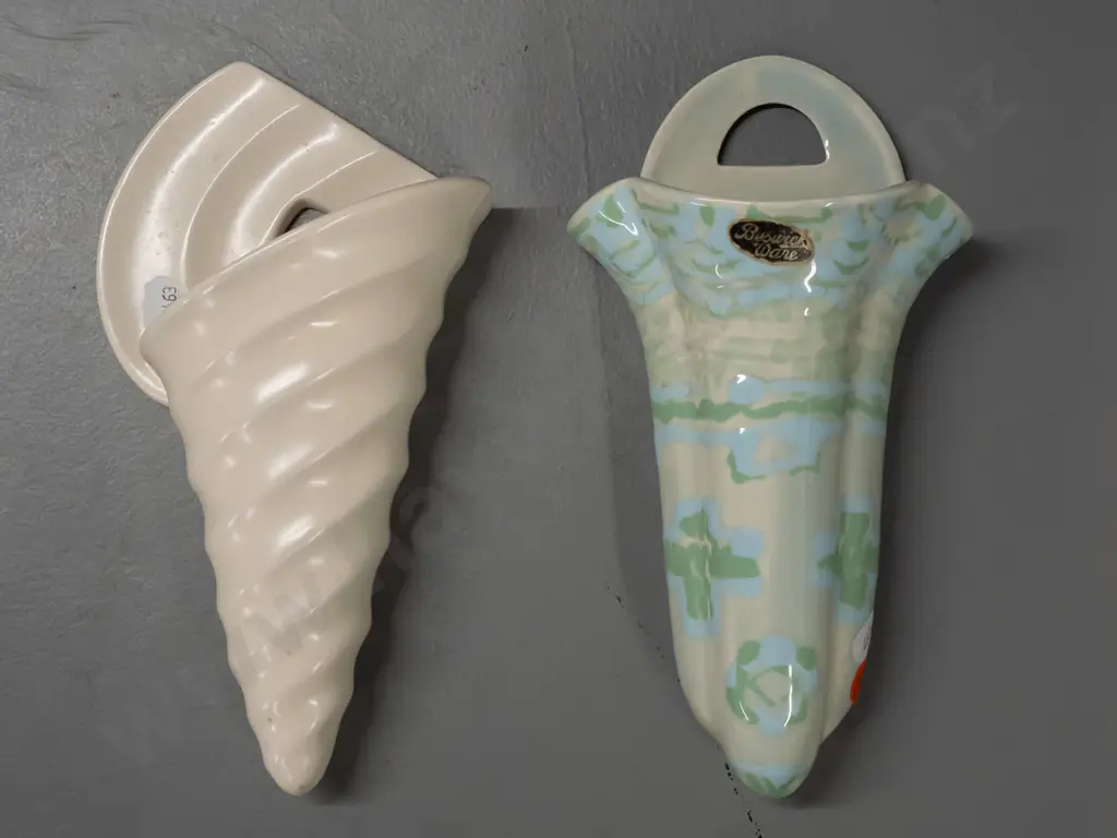 2 vintage Beswick wall pocket vases - ridged shell motif H-220 and a mottled blue green and cream basket Image 1++