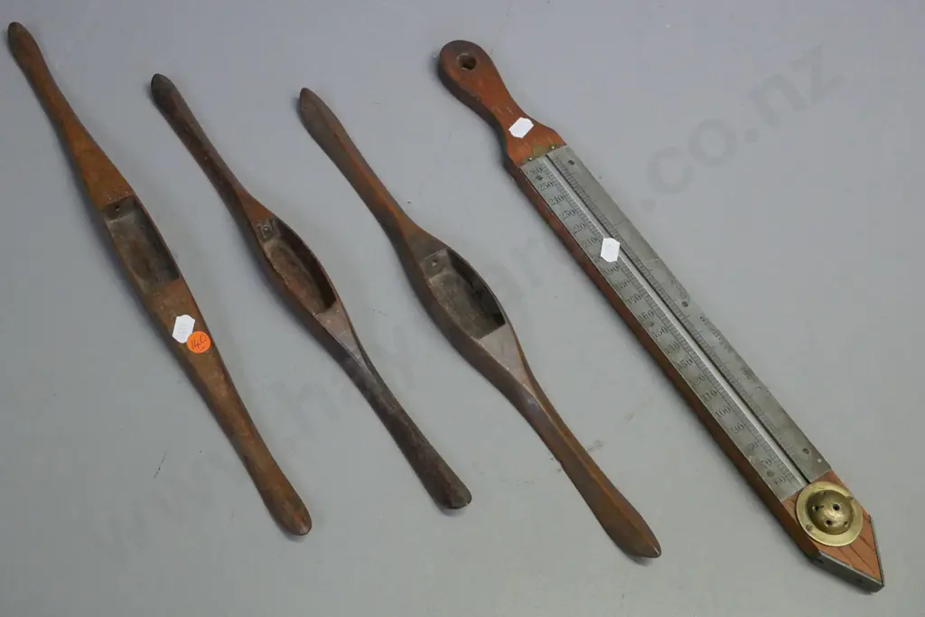 3x boat shuttles, graduated sizes. Wooden-mounted thermometer by J Long, London. Thermometer L-450. Image 1++