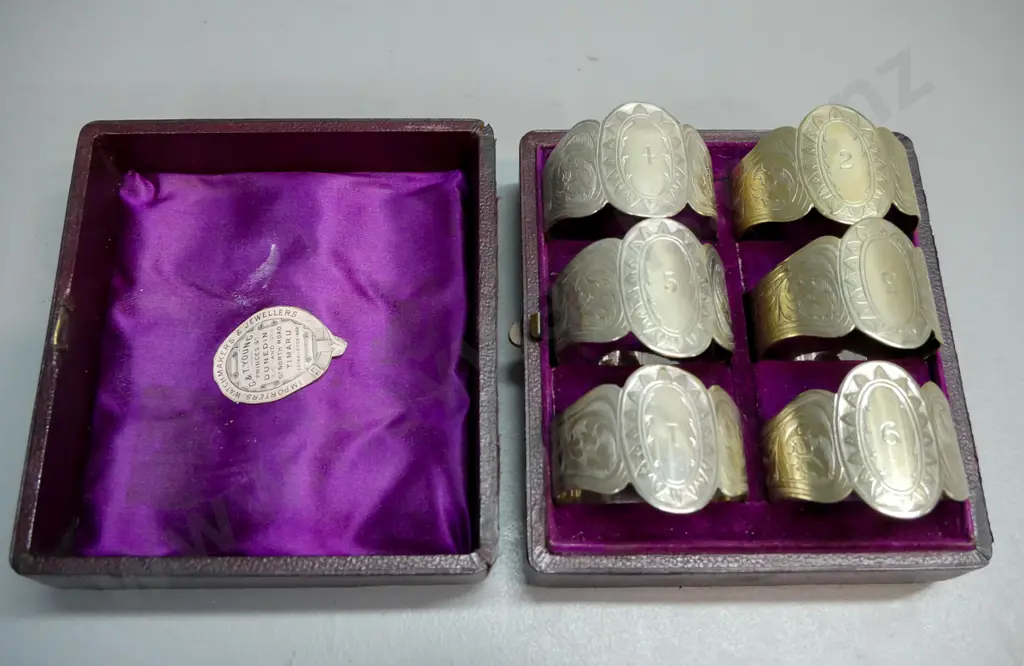 Boxed set of six napkin rings, Black plaster scotty dog Image 1++