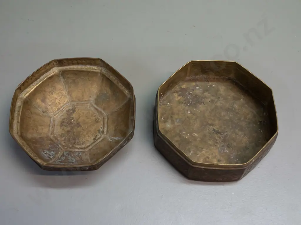 octagonal lidded brass canister with etched floral decoration - age wear and slight crack on edge of lid H-110 160x160 Image 1++