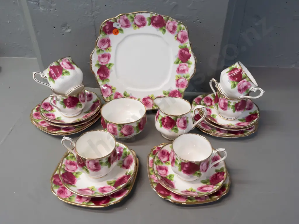 Royal Albert Old English Rose 21-piece tea set - some minor wear to gilt edges Image 1++