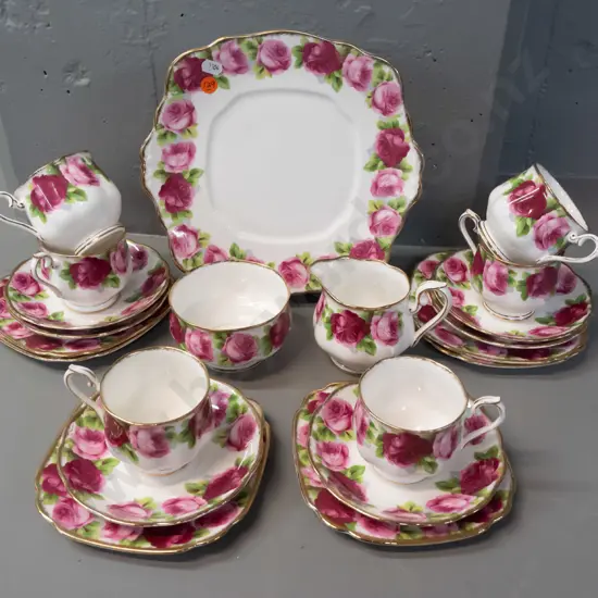 Royal Albert Old English Rose 21-piece tea set - some minor wear to gilt edges