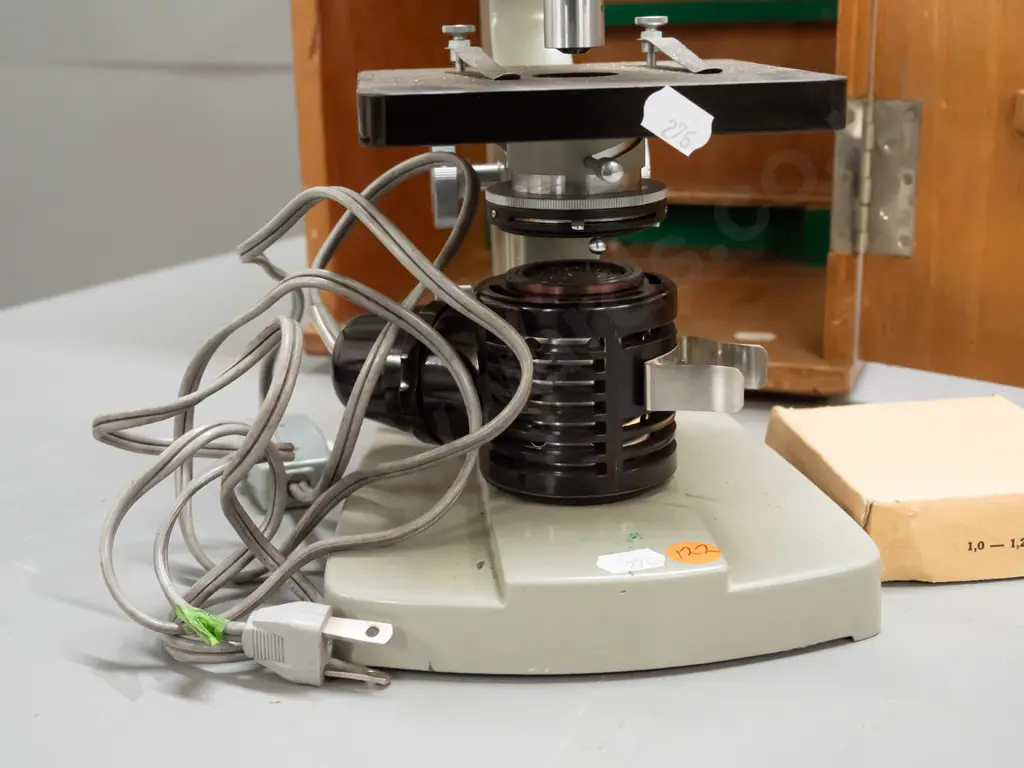 cased Kyowa Tokyo microscope in fitted wood case with 2 extra eyepieces and 1 objective in 2 plastic containers. Image 1++