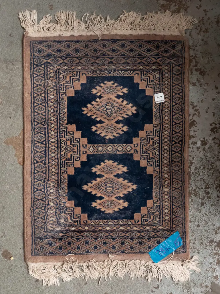 small Pakistani hand-knotted wool floor rug - some wear and fading L-640 W-450 Image 1++