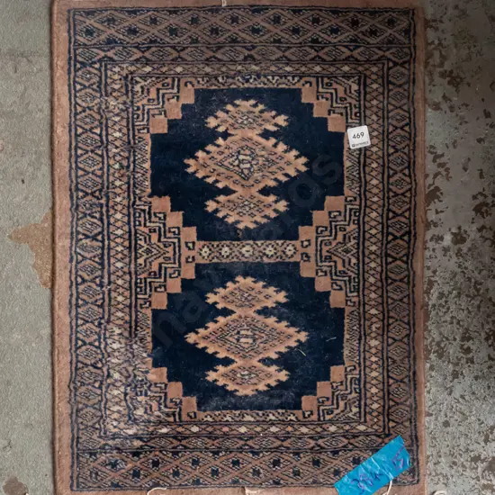 small Pakistani hand-knotted wool floor rug - some wear and fading L-640 W-450