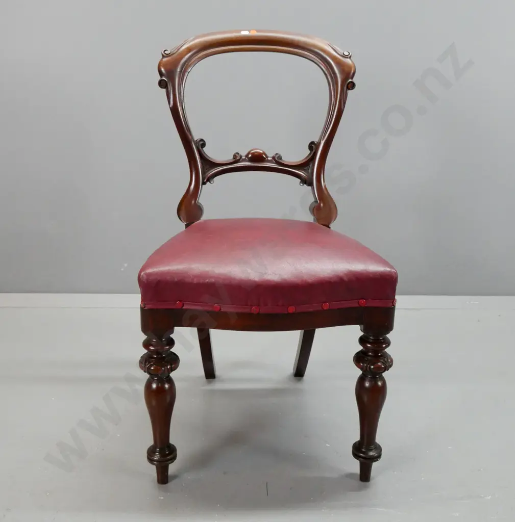 6 William IV walnut open-back dining chairs with carved crest and scroll work, turned front legs with egg and dart Image 1++