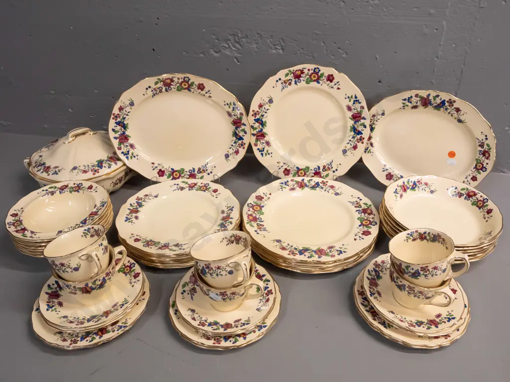 vintage Royal Doulton 6-place dinner set with 2 bowl and 2 plate sizes, w/ lidded vegetable dish and 2 ashetts. Overall Image 1++
