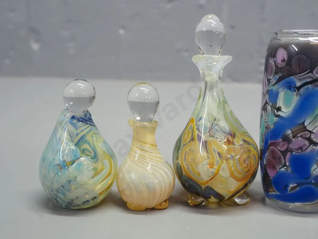 6 assorted small art glass items - 3 stoppered scent bottles, bottle with atomiser, vase and a Hoglund mushroom with tag Image 1++