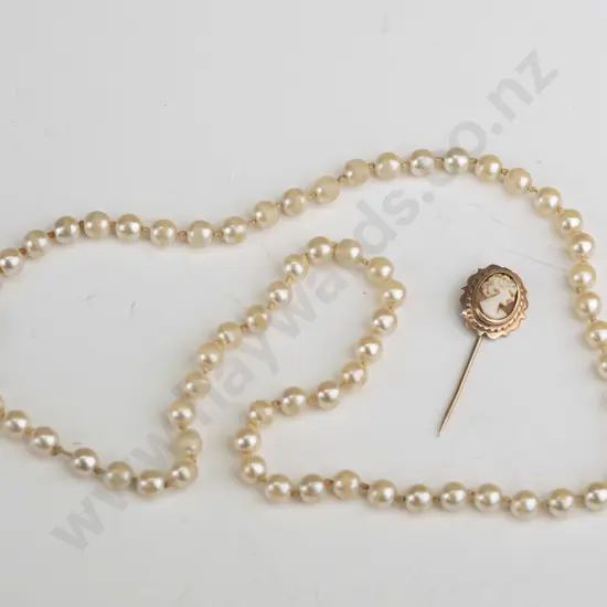 cultured pearl necklace (clasp missing one stone) & cameo lapel brooch - no marks