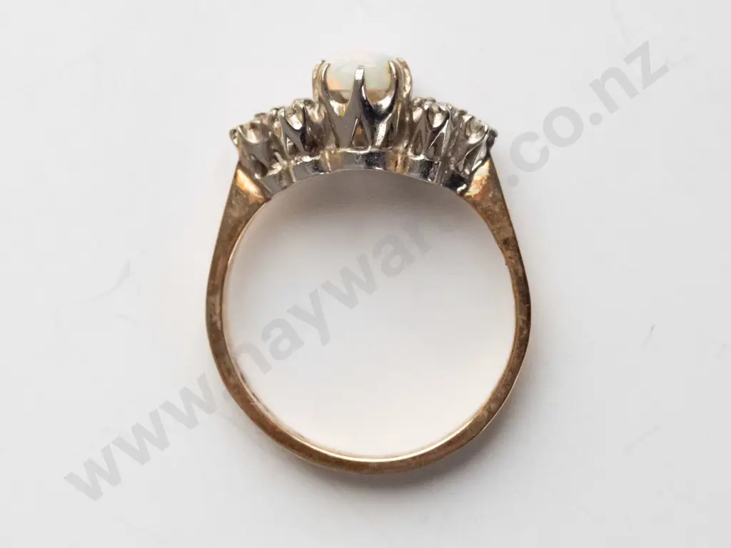 9ct opal & diamond ring 2.8gms Image 1++
