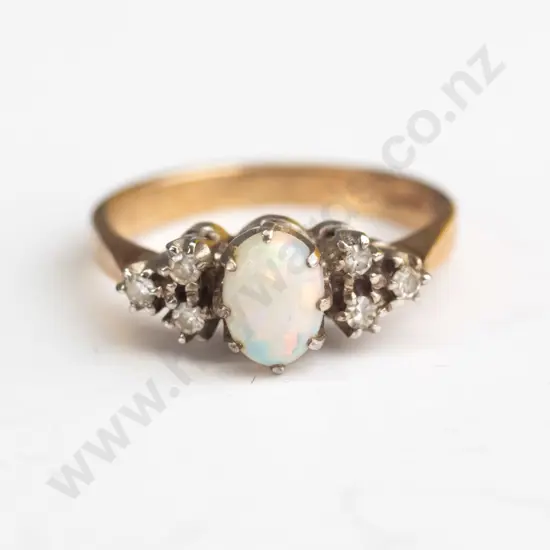 9ct opal & diamond ring 2.8gms