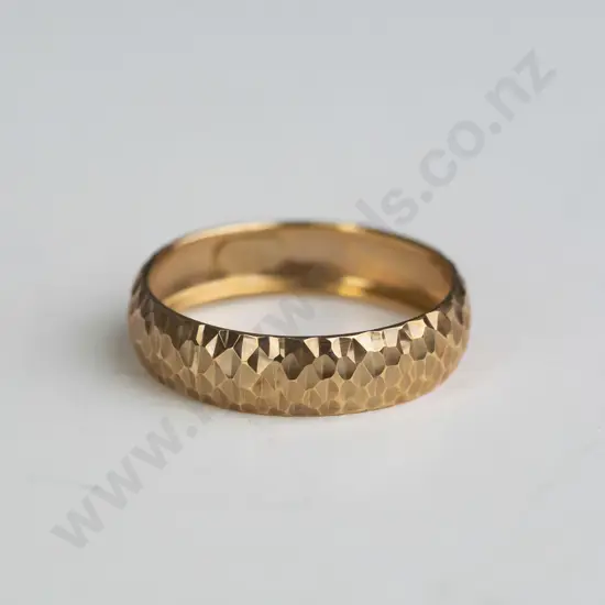 9ct gold band 0.7gms