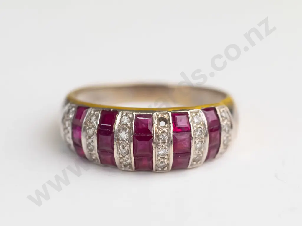 18ct white gold ruby & diamond ring   4.3gms Image 1++