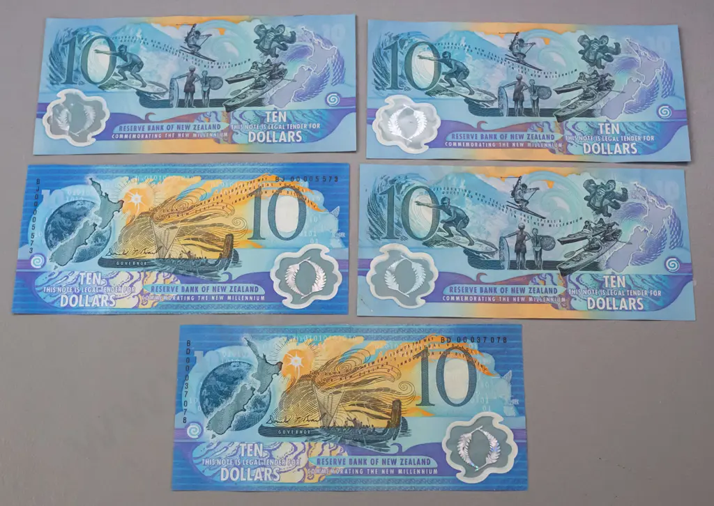 5 New Zealand Millennium edition 10 dollar notes - minor creasing Image 1++