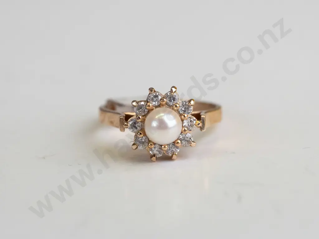 9ct pearl & white stone cluster ring 3.00gms Image 1++