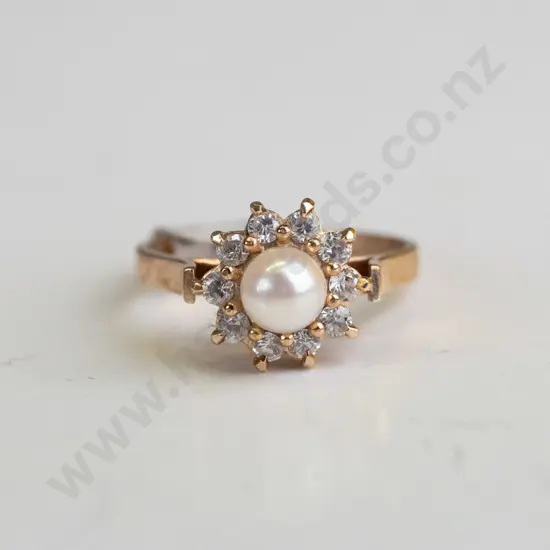 9ct pearl & white stone cluster ring 3.00gms