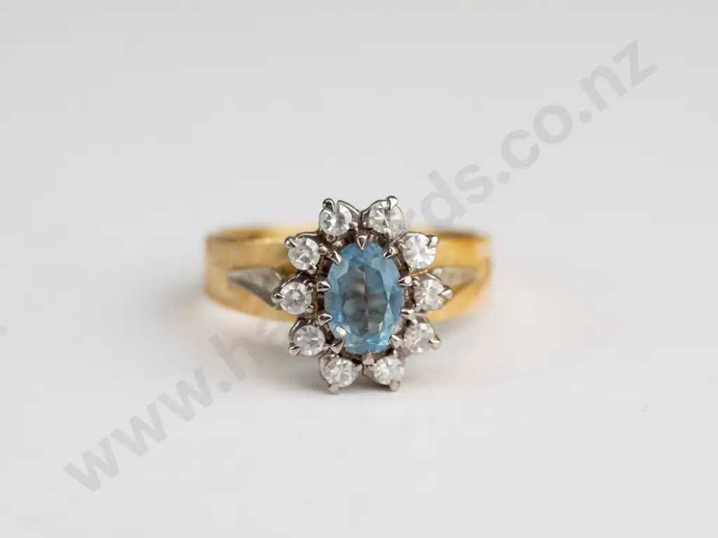 18ct aquamarine & diamond cluster ring 4.9gms Image 1++