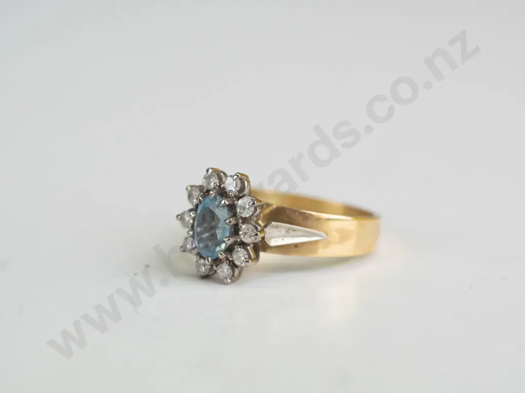 18ct aquamarine & diamond cluster ring 4.9gms Image 1++