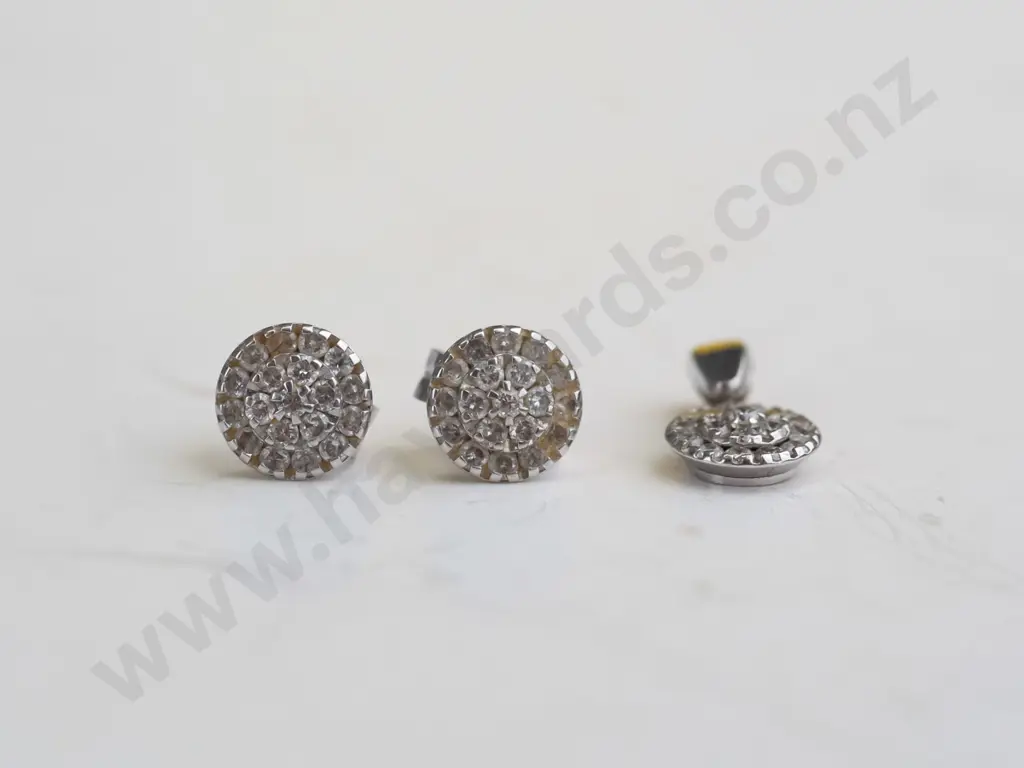 18ct pendant & earring set  - no chain Image 1++