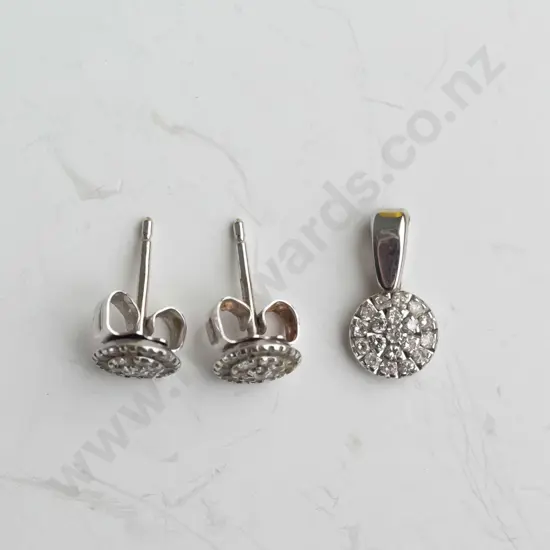 18ct pendant & earring set  - no chain
