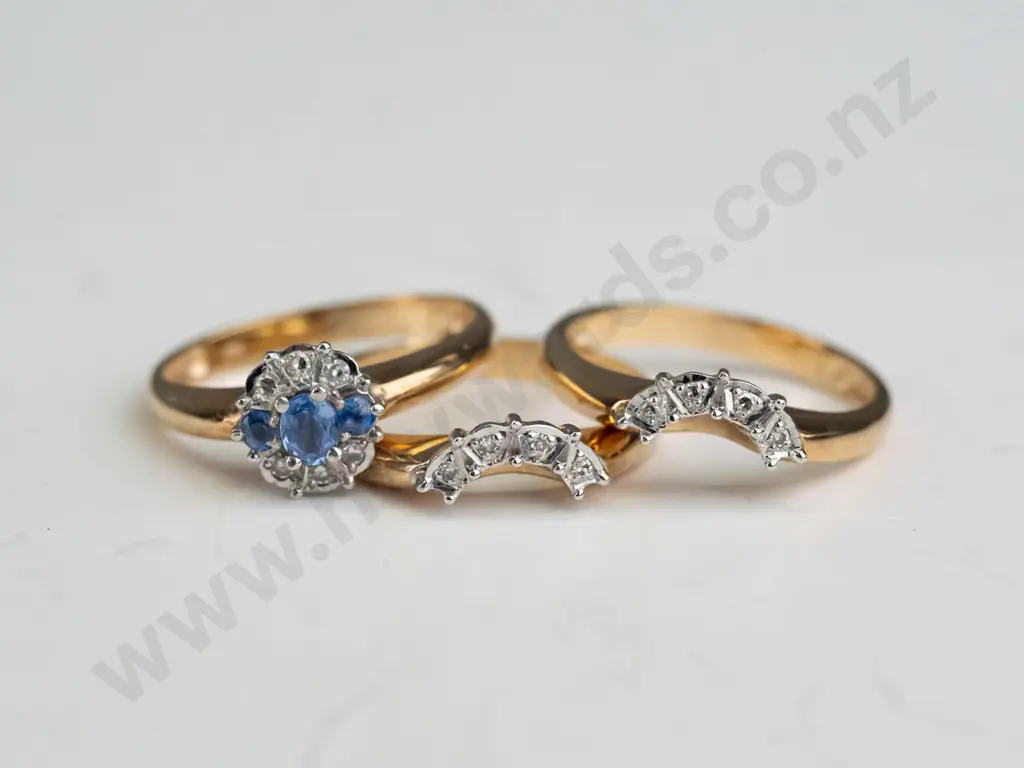 9ct 3 gold ring trio set, cluster & 2 cresents, Ceylon sapphire & diamond 7.1gms Image 1++