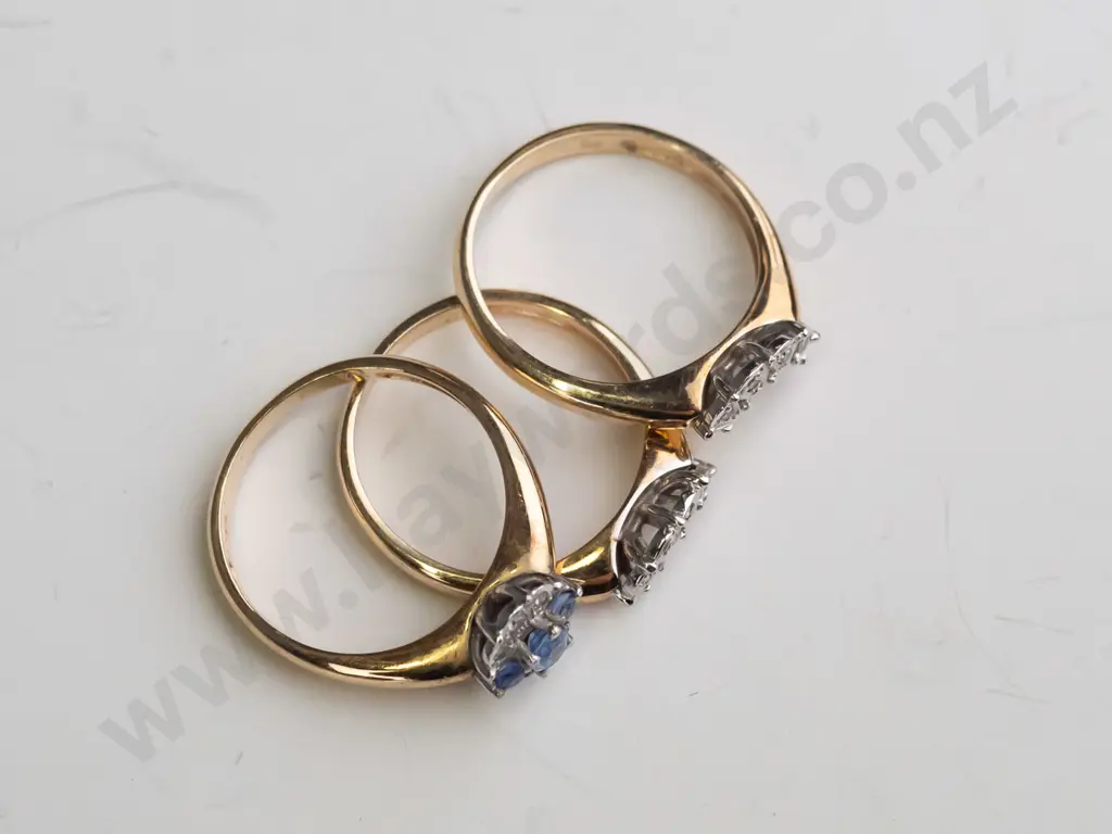9ct 3 gold ring trio set, cluster & 2 cresents, Ceylon sapphire & diamond 7.1gms Image 1++