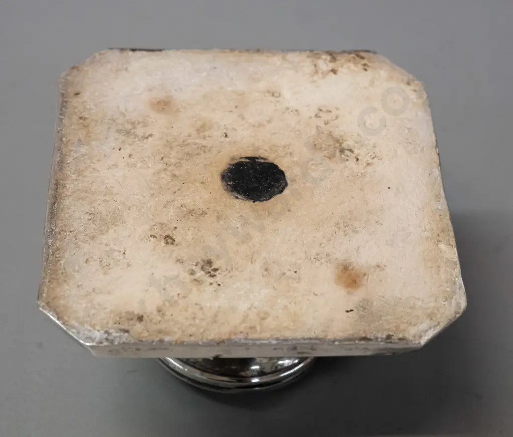 sterling silver inkwell with hinged lid and a porcelain liner - some dents to silver H-55 W-90 D-90 Image 1++