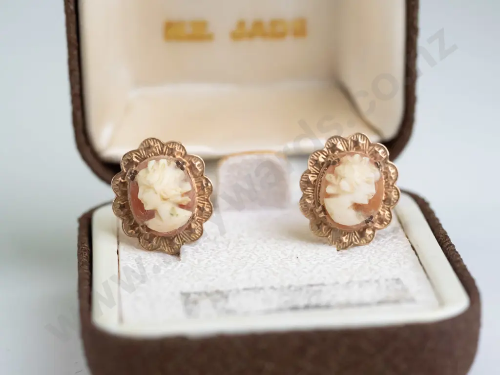pair of 9ct gold cameo earrings GP fittings Image 1++