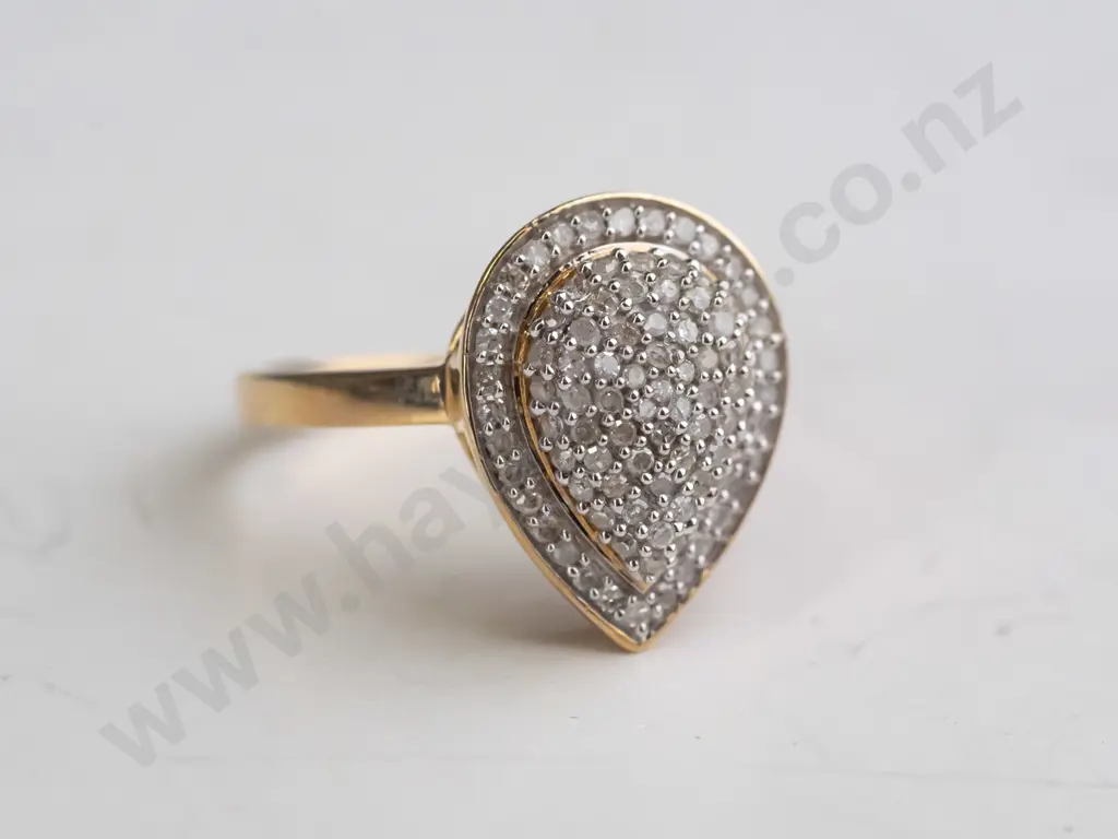 9ct gold 2 tier multi diamond cluster ring 2.9gms Image 1++