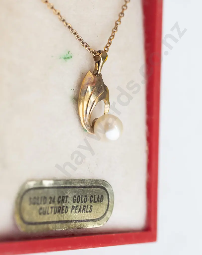 gold plated pearl pendent Image 1++