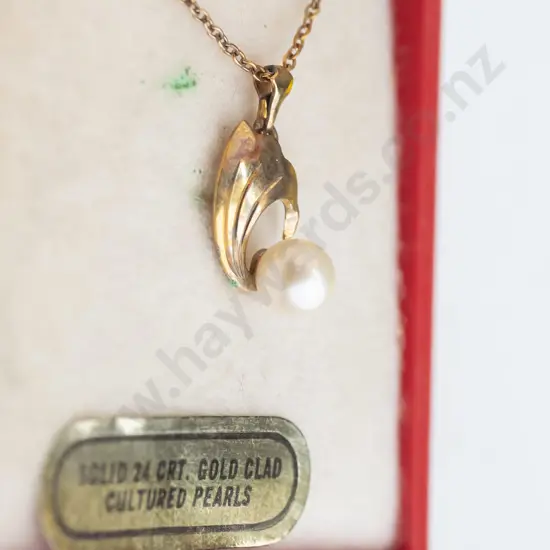 gold plated pearl pendent