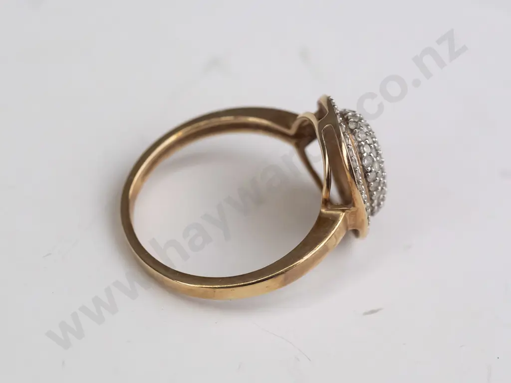 9ct gold multi diamond cluster ring 3.0gm Image 1++