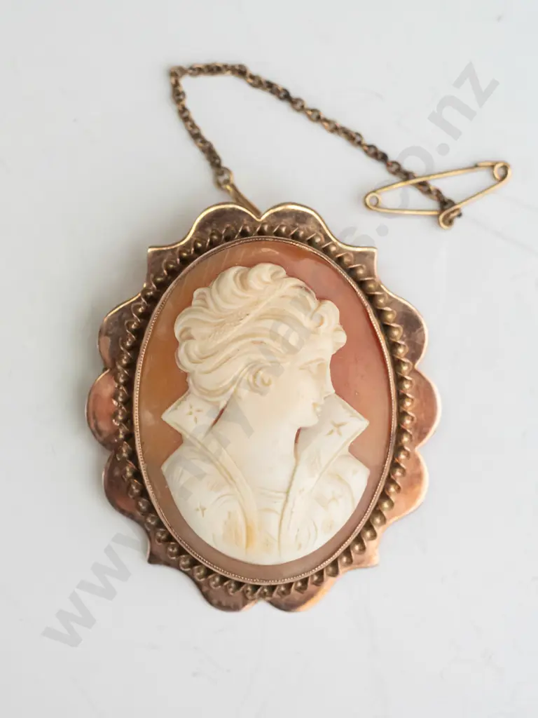 9ct cameo brooch (30x40mm) GP safety chain 15.7gms Image 1++