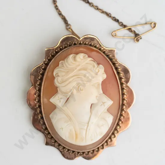9ct cameo brooch (30x40mm) GP safety chain 15.7gms