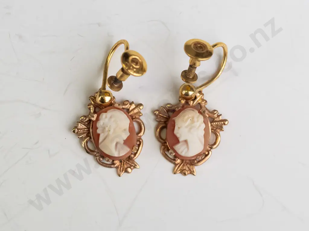 pair of 9ct gold drop cameo earings GP screw fittings 3.6gms Image 1++