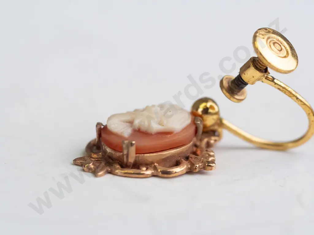 pair of 9ct gold drop cameo earings GP screw fittings 3.6gms Image 1++