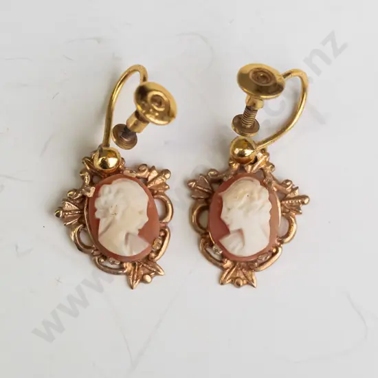 pair of 9ct gold drop cameo earings GP screw fittings 3.6gms