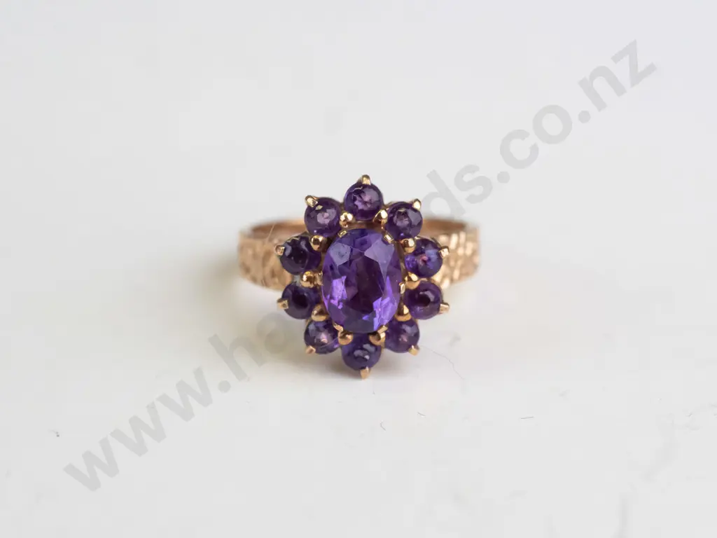 9ct amethyst cluster ring 4.7gms Image 1++