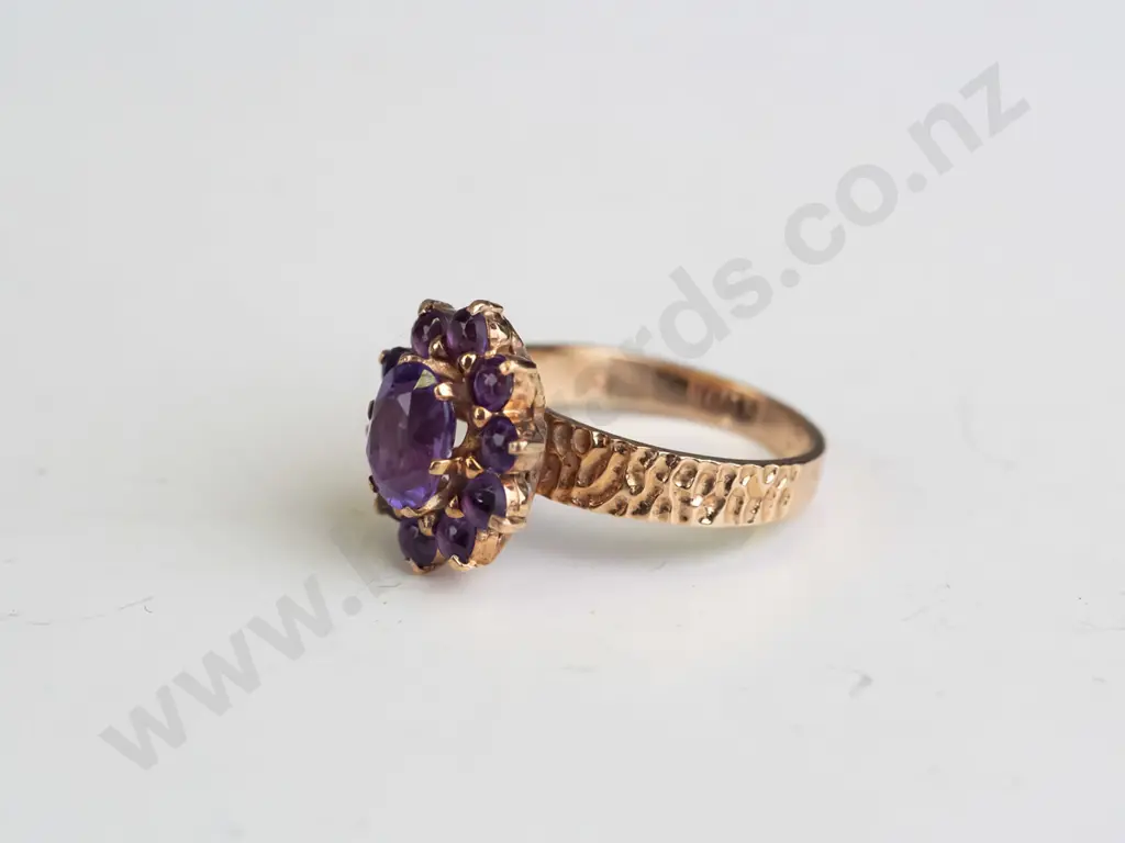 9ct amethyst cluster ring 4.7gms Image 1++