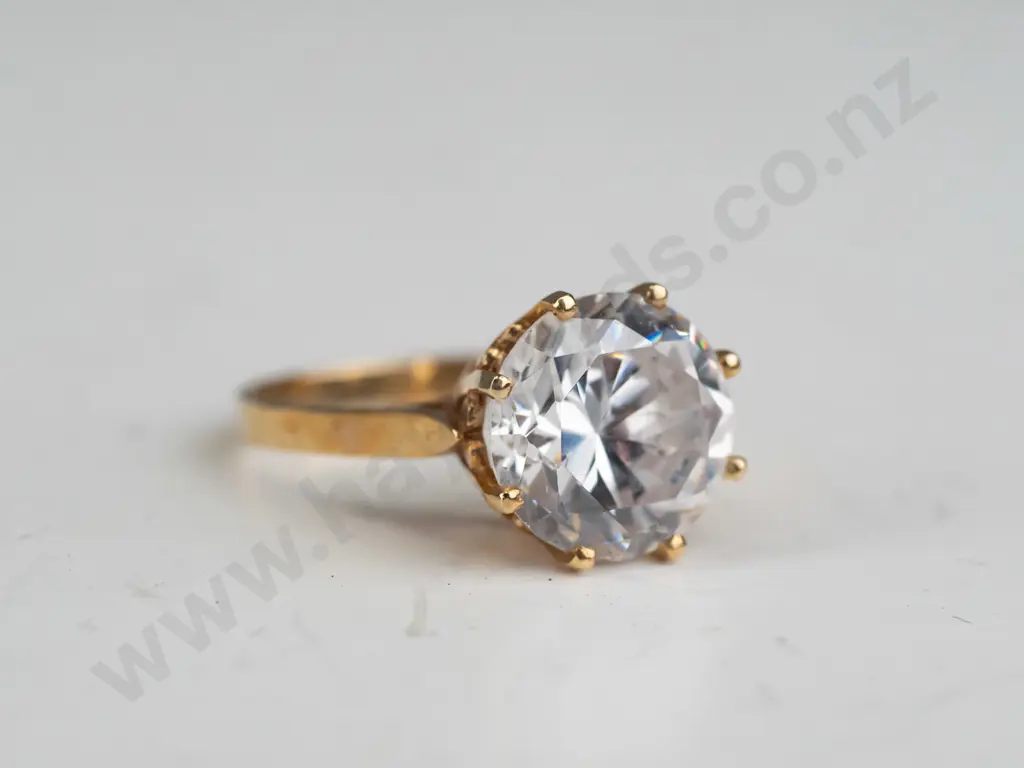 9ct large white stone 12mm solitare ring 5.2gms Image 1++