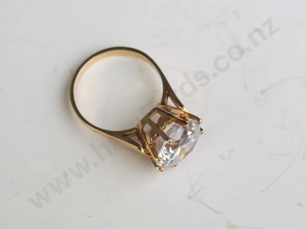 9ct large white stone 12mm solitare ring 5.2gms Image 1++