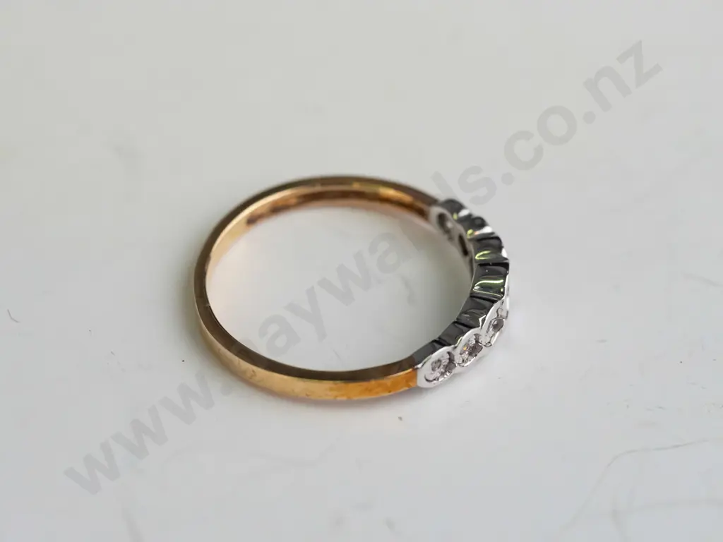 9ct 5 diamond ring 1.8gms Image 1++