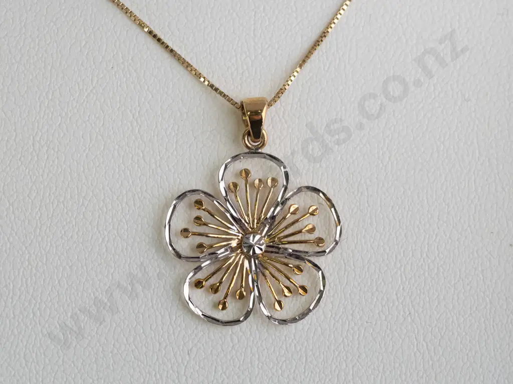 silver & gold flower necklace stamped 375 Image 1++