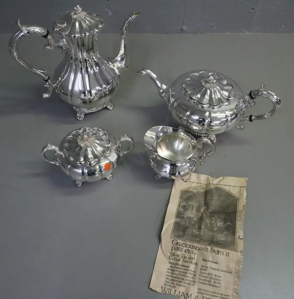 melon-shaped silver plated coffee & tea set; coffee pot, tea pot, milk & sugar. Coffee pot H-255 W-270 Image 1++