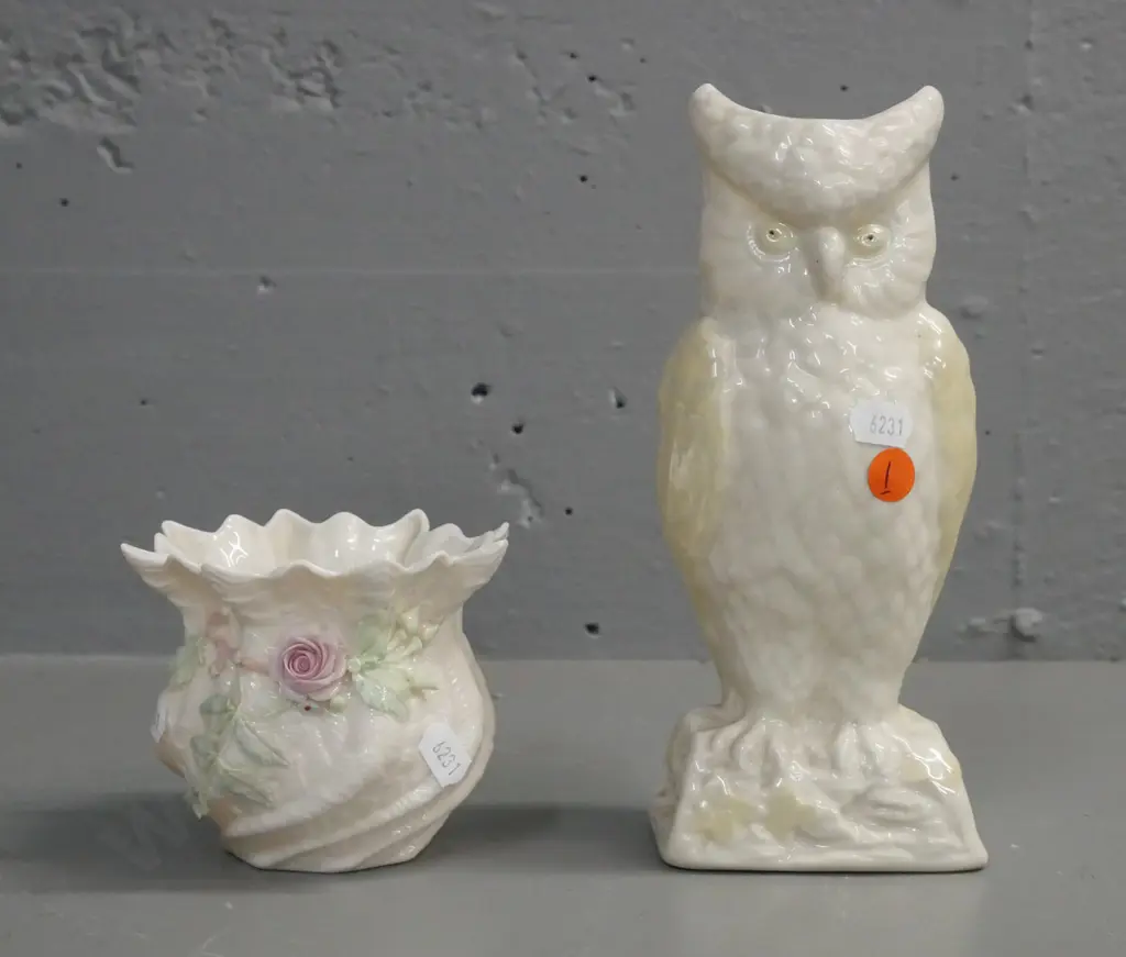 2 pieces of green-marked Belleek: Ivory & yellow owl vase, polychrome scallop-edged vase Image 1++