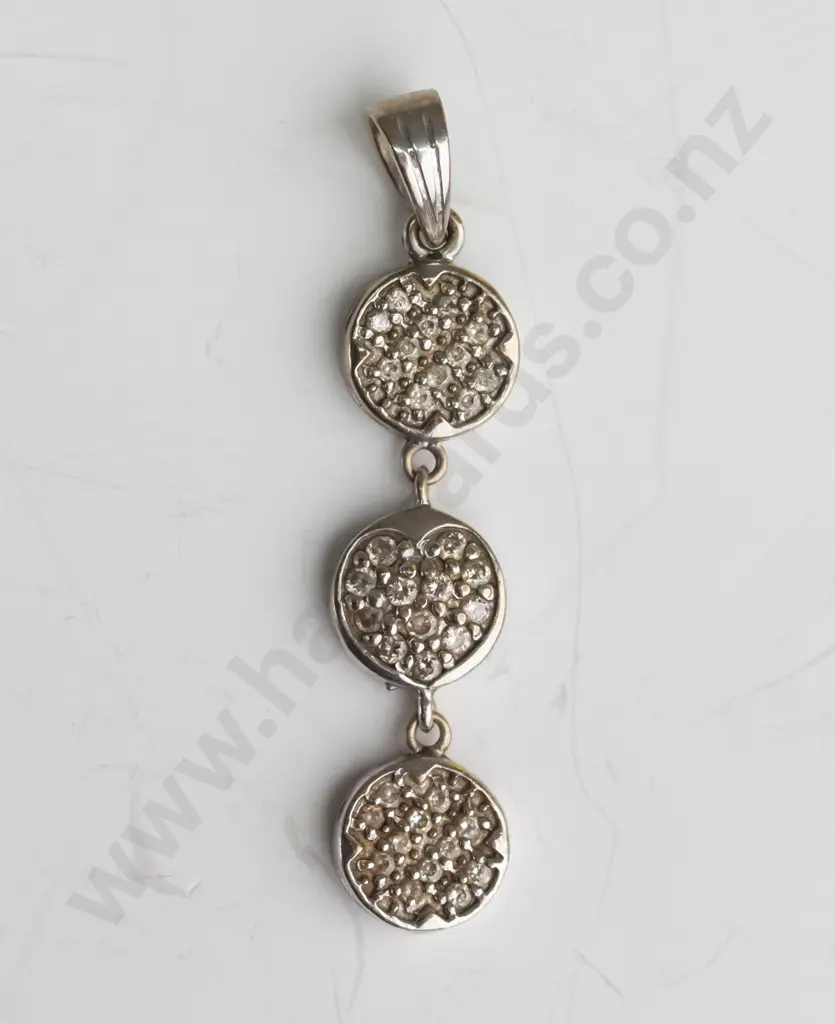 18ct 3 drop set with diamonds 2.6gms  - no chain Image 1++
