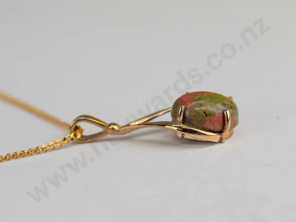 9ct brown/green stone pendant - stamped on pendant Image 1++
