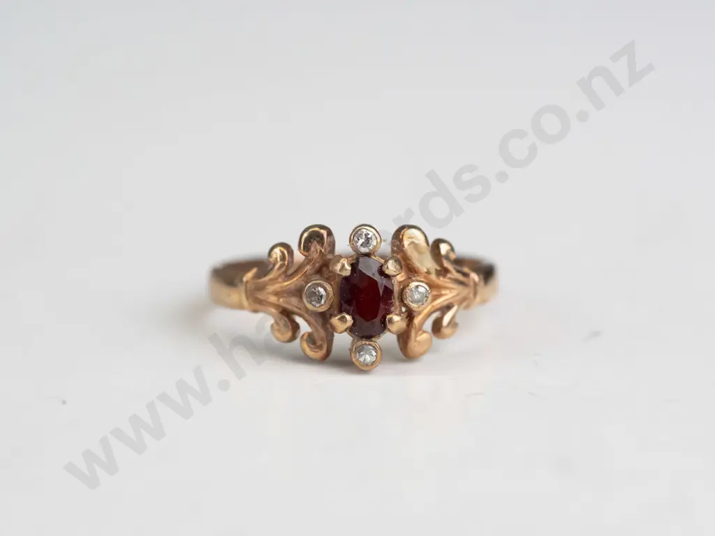 9ct garnet & diamond ring 1.9gms Image 1++
